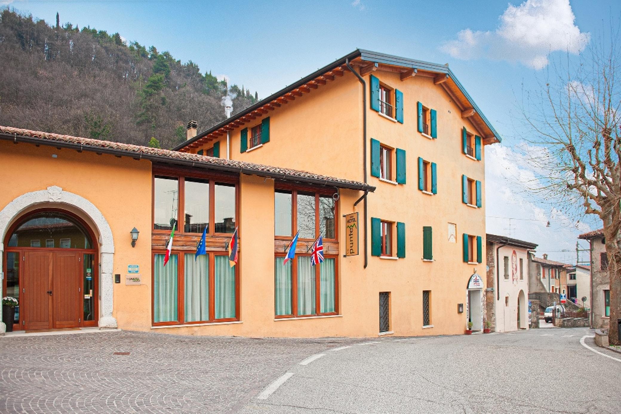 Hotel Tre Punte Гарняно Екстериор снимка