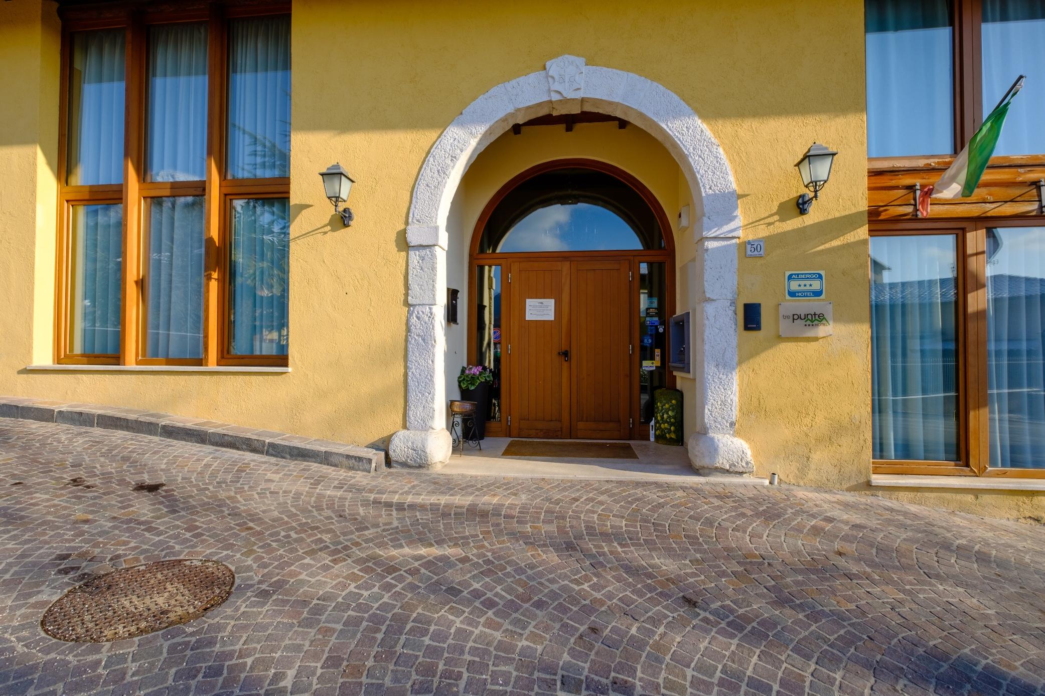 Hotel Tre Punte Гарняно Екстериор снимка