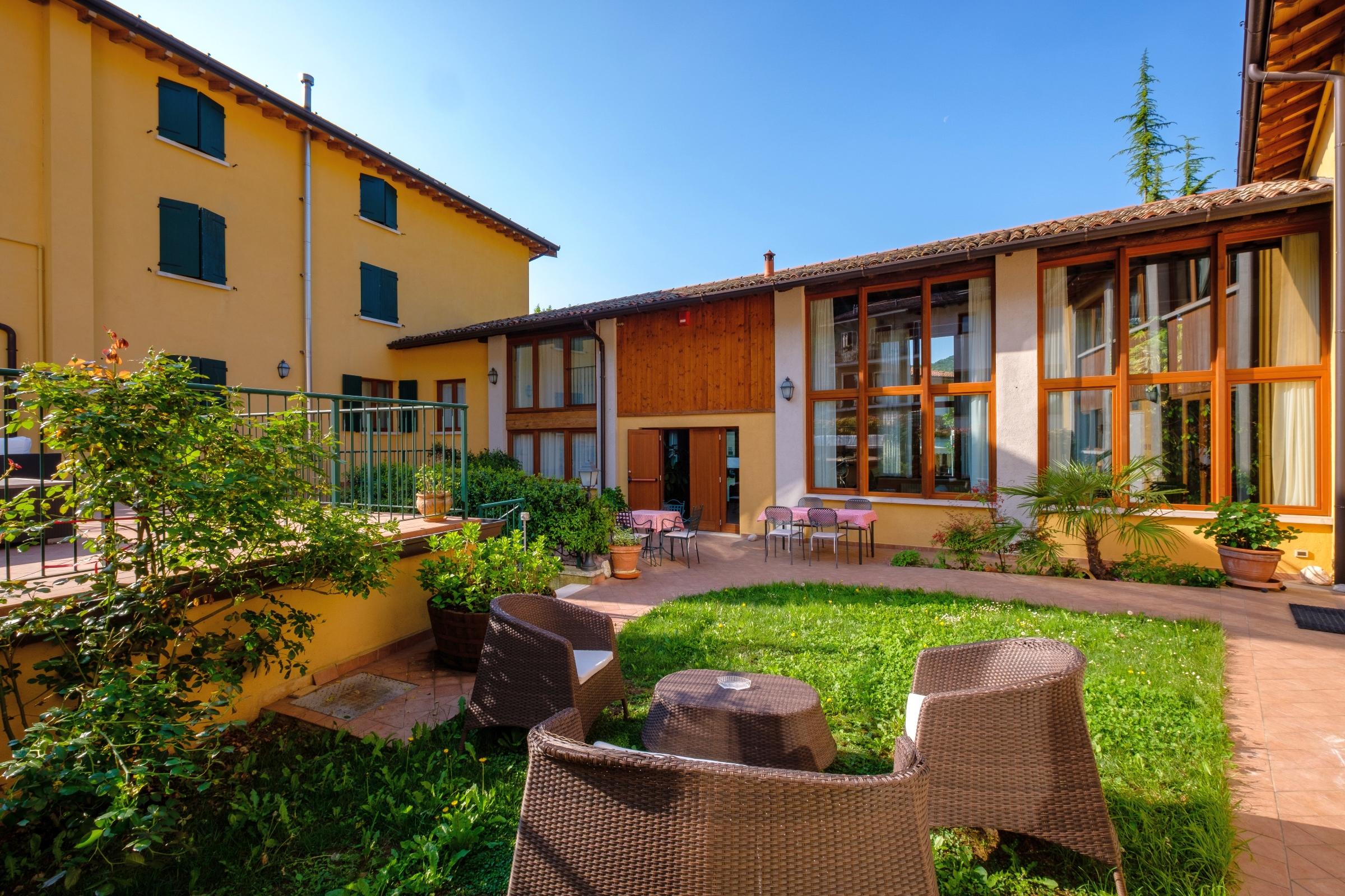 Hotel Tre Punte Гарняно Екстериор снимка